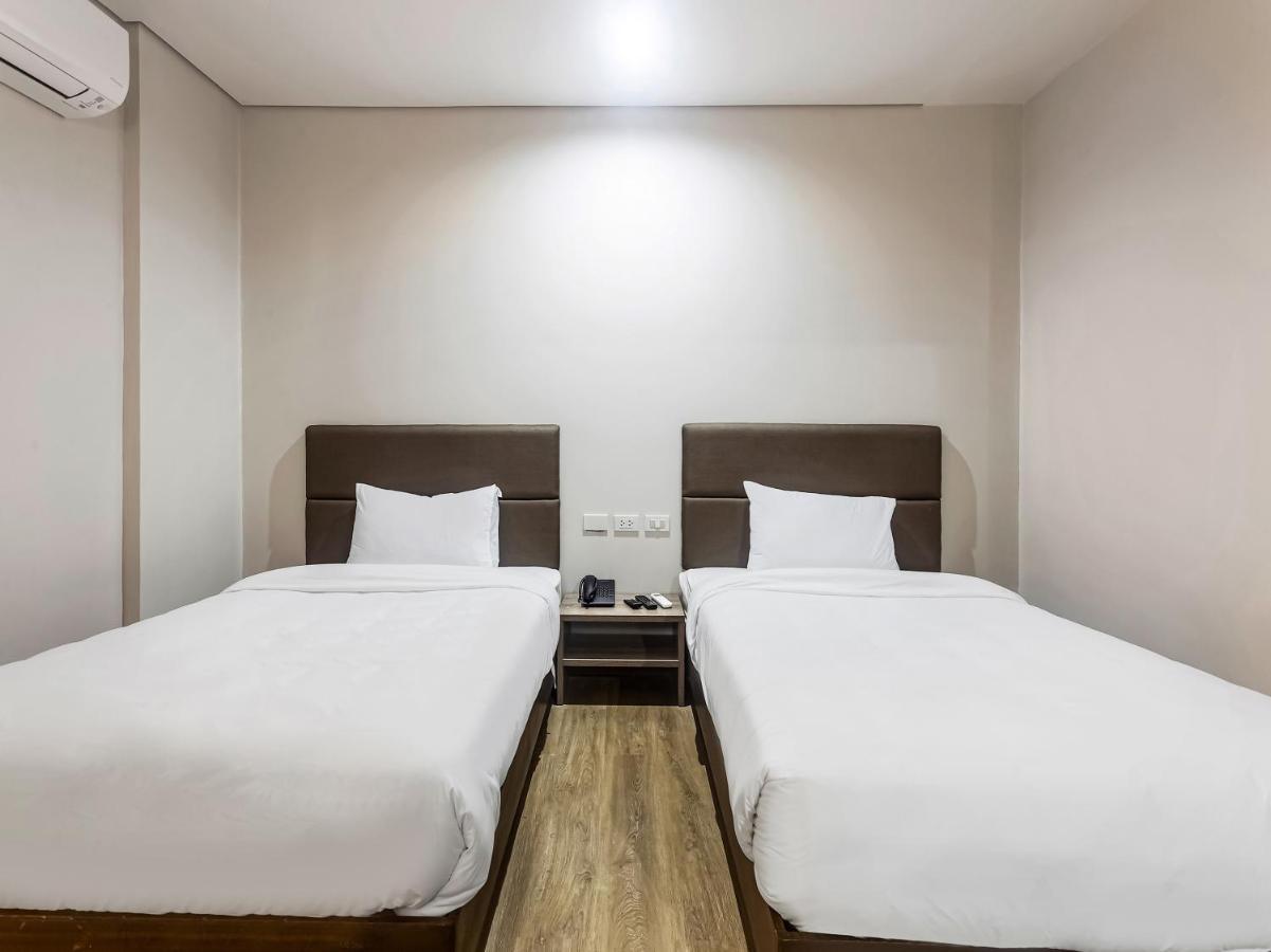 Airo Hotel Manila Bagian luar foto