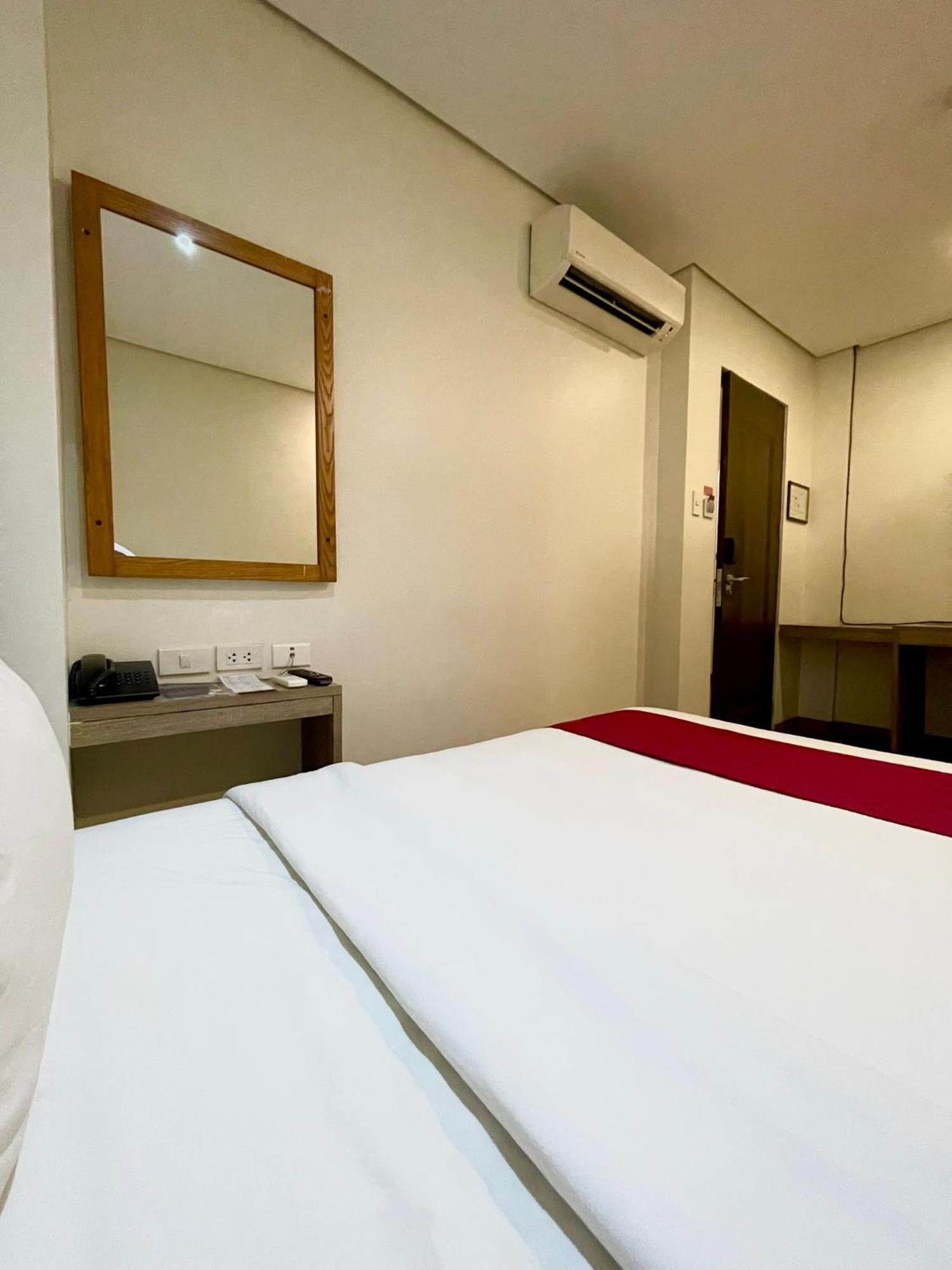 Airo Hotel Manila Bagian luar foto